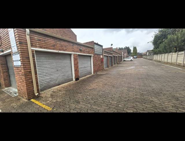 3 BEDROOM TOWNHOUSE FOR SALE IN FLORIDA LAKE